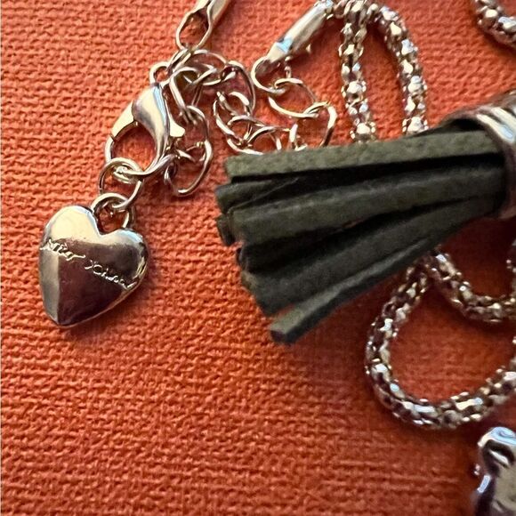 🍀 Betsey Johnson stunning crystal clover necklace 🍀 - Picture 4 of 5